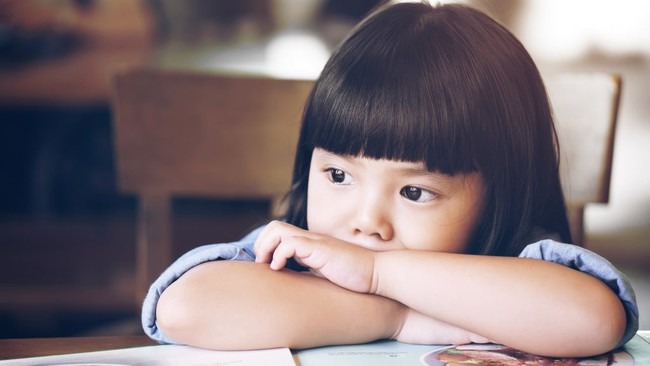 Nuôi dạy con với tình yêu quá mức: 3 sai lầm cha mẹ dễ mắc phải khiến con bị tổn thương - Ảnh 1.