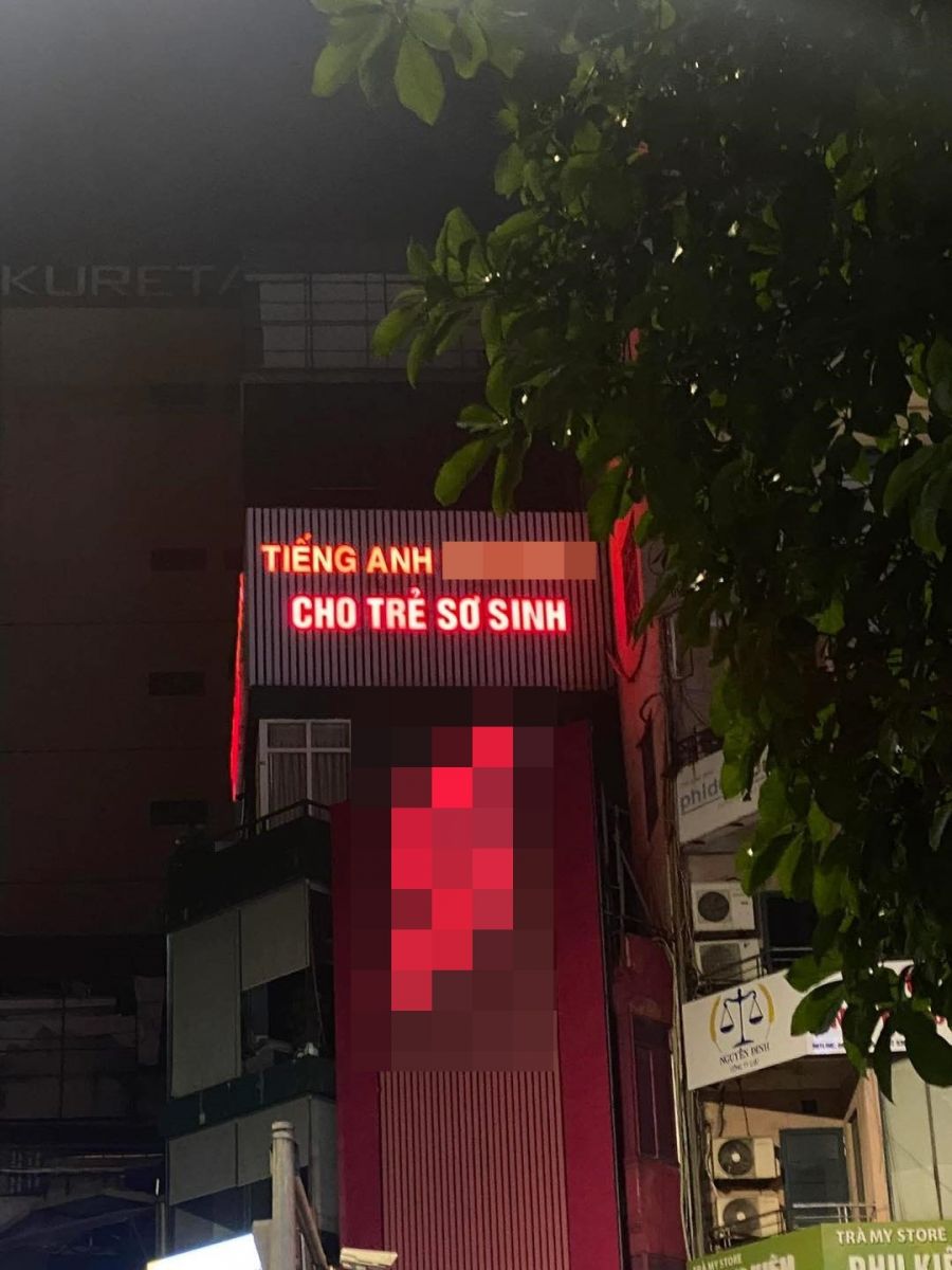Tấm biển quảng cáo ngang đường &quot;tiếng Anh cho trẻ sơ sinh&quot; khiến MXH đứng hình: &quot;Khéo đầy năm là có trong tay bằng IELTS 7.0 chứ không đùa&quot; - Ảnh 1.