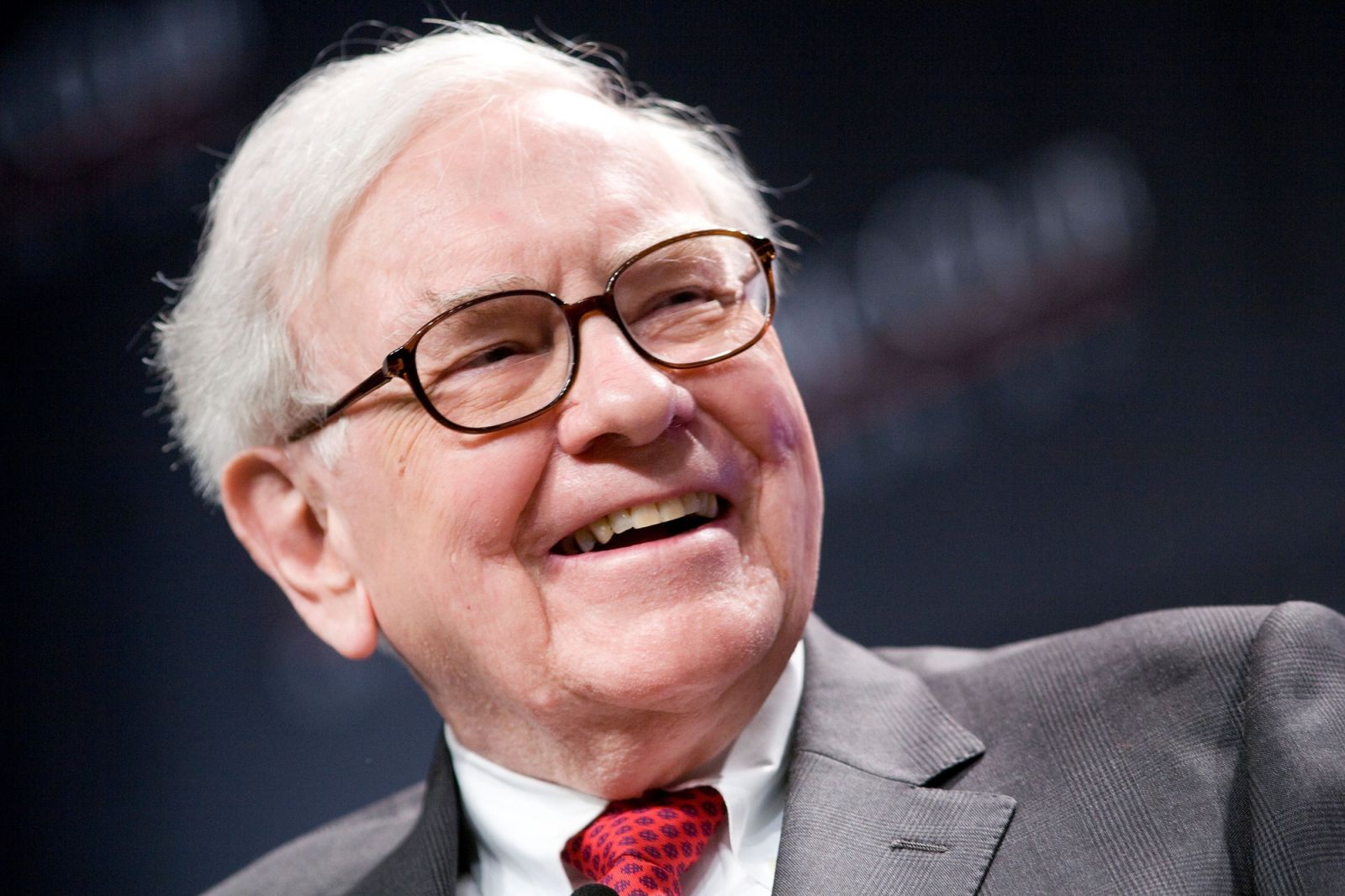 Bậc cha mẹ học ngay tỷ phú Warren Buffett: Dạy con gái KHÔNG cần dịu dàng, chỉ cho các con 2 THỨ làm hành trang vào đời - Ảnh 2.